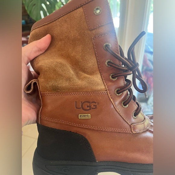 UGG Chestnut Leather and Suede Boots - Picture 7 of 14